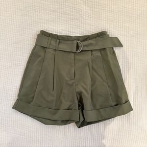 Elizabeth and James Green Dressy High Waist Belted Shorts Size 27 LIKE NEW